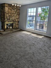 8560 Park Ln in Dallas, TX - Foto de edificio - Building Photo