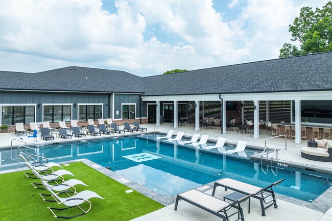 Riverstone Apartments in Hixson, TN - Building Photo - Building Photo