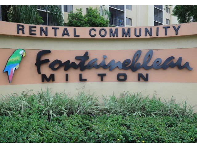 Fontainebleau Milton Apartments in Miami, FL - Building Photo