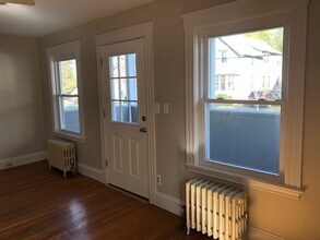 172 Trenton St, Unit 172 Trenton St. in Melrose, MA - Foto de edificio - Building Photo