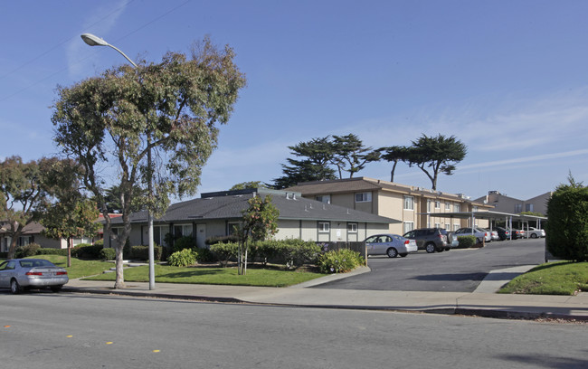 Marina Del Sol Apartments in Marina, CA - Foto de edificio - Building Photo