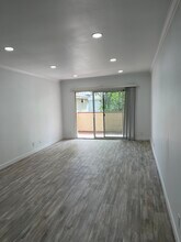 21000 Parthenia St, Unit 22 in Canoga Park, CA - Building Photo - Building Photo