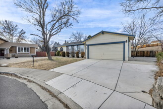 3325 Saratoga Ct in Sparks, NV - Building Photo - Building Photo