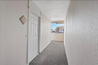 669 OAKMONT Ave in Las Vegas, NV - Building Photo - Building Photo