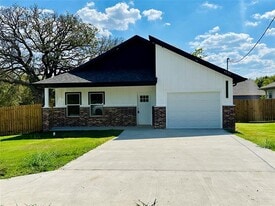 4025 Lake St in Greenville, TX - Building Photo