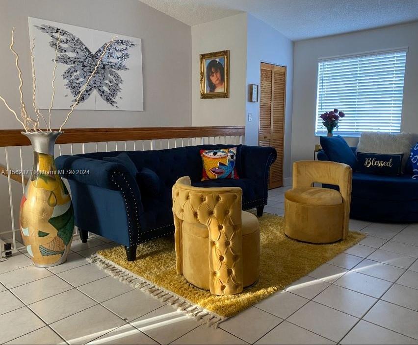 3264 W 70th St-Unit -201 in Hialeah, FL - Building Photo