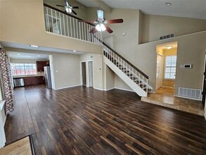 608 Fiesta Cir in Irving, TX - Foto de edificio - Building Photo