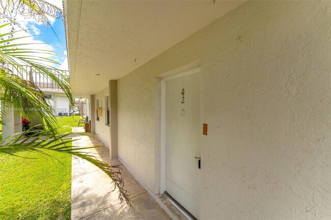 6911 SW 129th Ave in Miami, FL - Building Photo - Building Photo