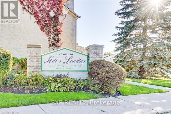 property at 725 Deveron Crescent