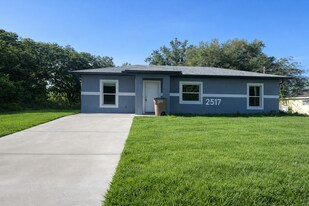 2517 56th St SW in Lehigh Acres, FL - Building Photo