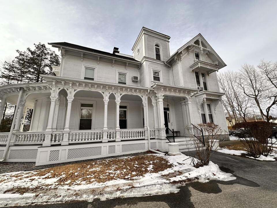 231 N Main St in Ansonia, CT - Building Photo