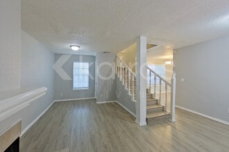 2108 Woodnote Ln in Garland, TX - Foto de edificio - Building Photo