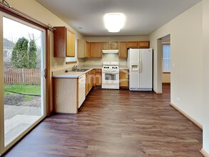 34248 N Needlegrass Dr in Round Lake, IL - Foto de edificio - Building Photo