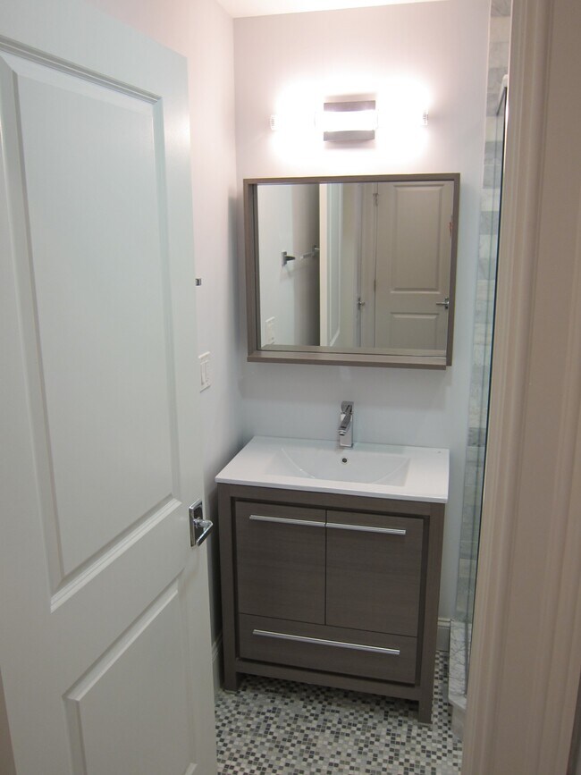 18 Grove St, Unit 2 in Boston, MA - Building Photo - Building Photo