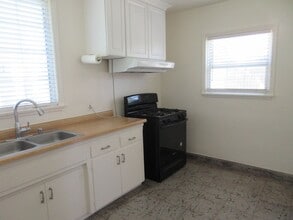 15742 Cobalt St in Los Angeles, CA - Building Photo - Building Photo