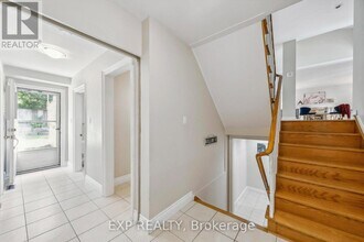 1572 Knareswood Dr in Mississauga, ON - Building Photo - Building Photo