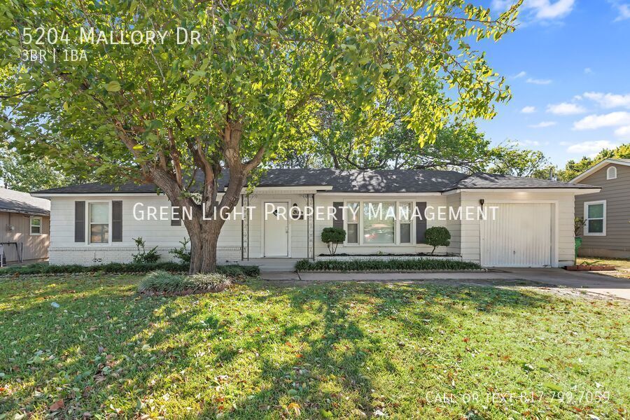 5204 Mallory Dr in Haltom City, TX - Building Photo