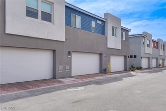 9812 Kings Glen St in Las Vegas, NV - Building Photo - Building Photo