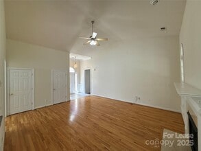 9535 Numenore Dr in Charlotte, NC - Foto de edificio - Building Photo