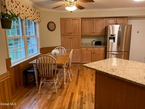 8 Amanda Ct in Saratoga Springs, NY - Building Photo - Building Photo