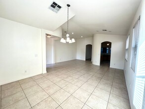 9674 Hawk Cliff Ave in Las Vegas, NV - Building Photo - Building Photo