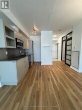 111 Elizabeth St in Toronto, ON - Building Photo - Building Photo