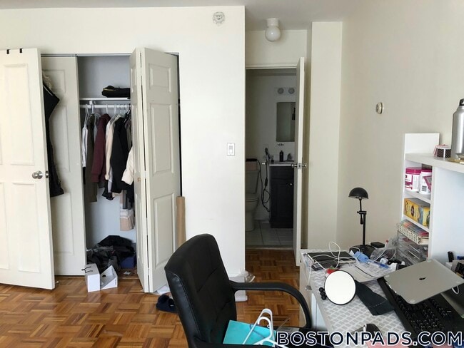 185 Freeman St, Unit 905 in Brookline, MA - Foto de edificio - Building Photo