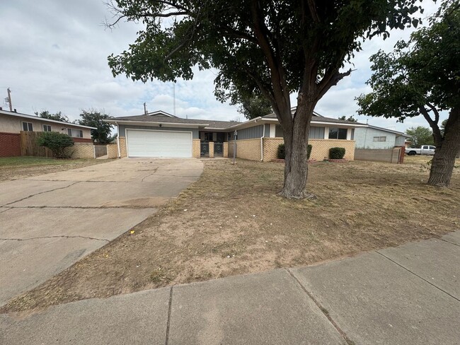 property at 1002 Av. Manana