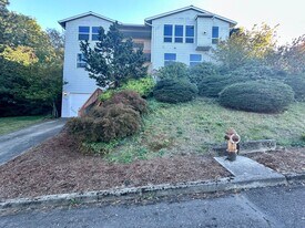 11732 SE Lexington St in Portland, OR - Building Photo