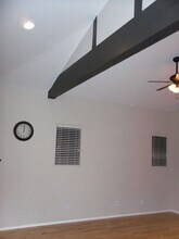 7304 Forbes Ave, Unit C in Lake Balboa, CA - Foto de edificio - Building Photo