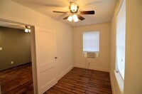 1210 Henry St photo'