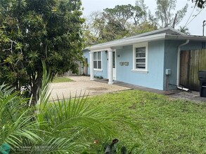 100 NE 12th St in Fort Lauderdale, FL - Foto de edificio - Building Photo