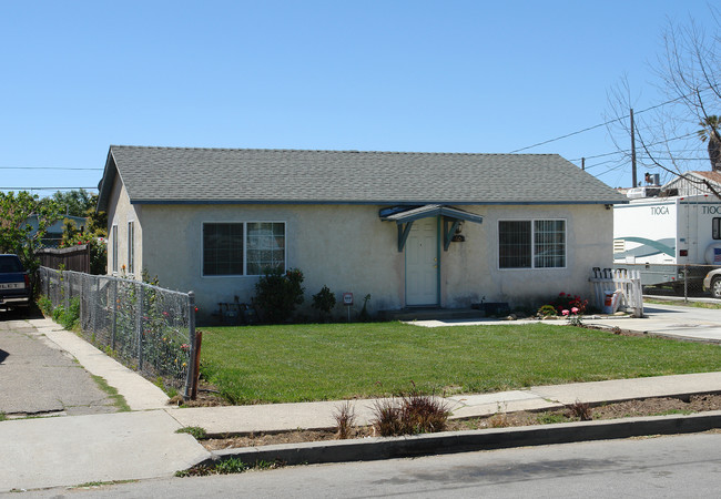 60-62 E Warner St in Ventura, CA - Building Photo - Building Photo