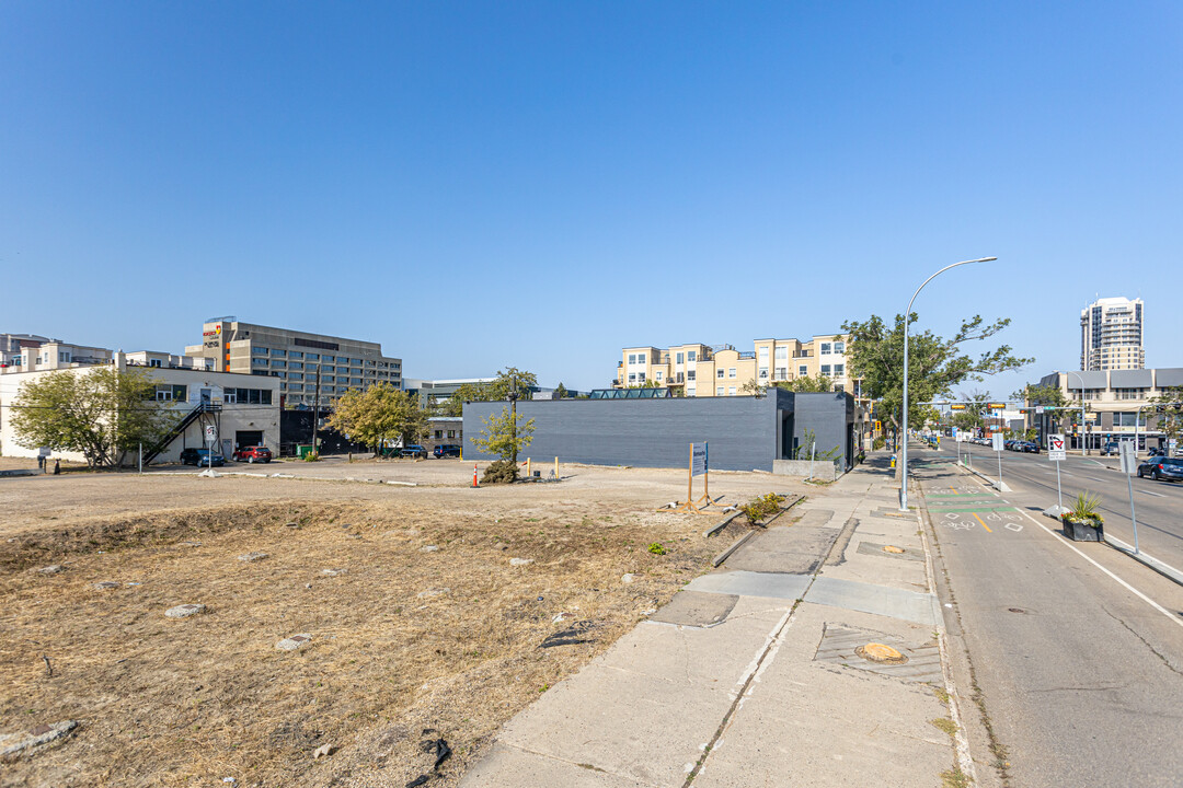 Jasper House in Edmonton, AB - Building Photo