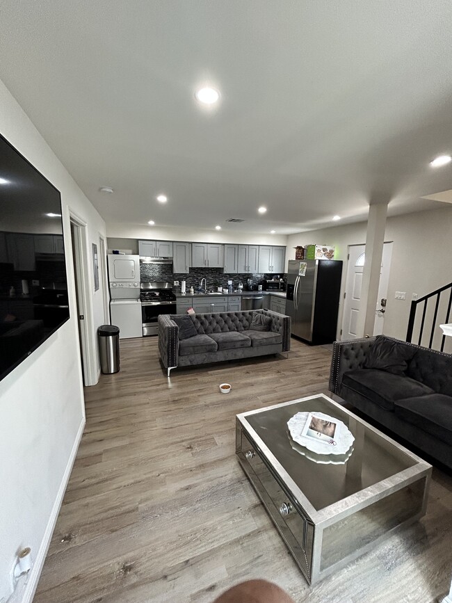 6724 Nestle Ave in Reseda, CA - Building Photo - Building Photo