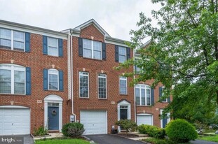 808 Mericrest Way in Odenton, MD - Building Photo