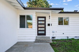 7100 E Atherton Dr in Long Beach, CA - Foto de edificio - Building Photo