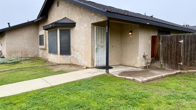 2423 Knowlwood Dr in Hanford, CA - Building Photo - Building Photo