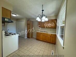 926 E Edgewood St in Springfield, MO - Foto de edificio - Building Photo