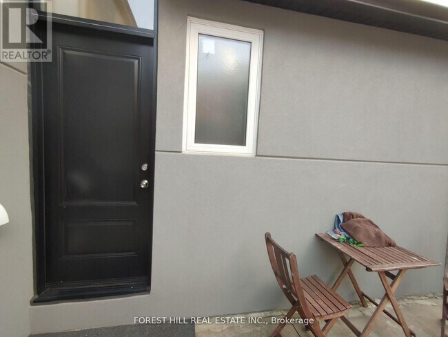 181 North Service Rd E in Oakville, ON - Building Photo - Building Photo