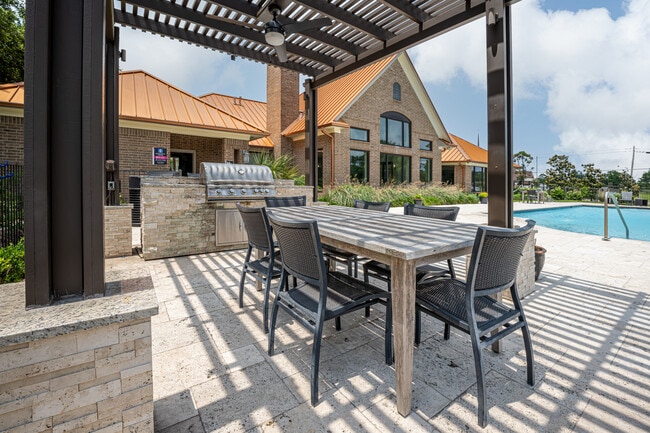 Crescent at Country Club in Lake Charles, LA - Foto de edificio - Building Photo