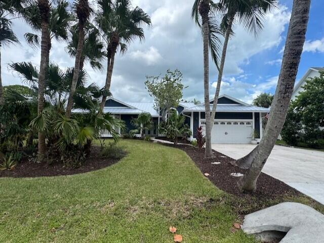 8737 SE Sharon St in Hobe Sound, FL - Building Photo