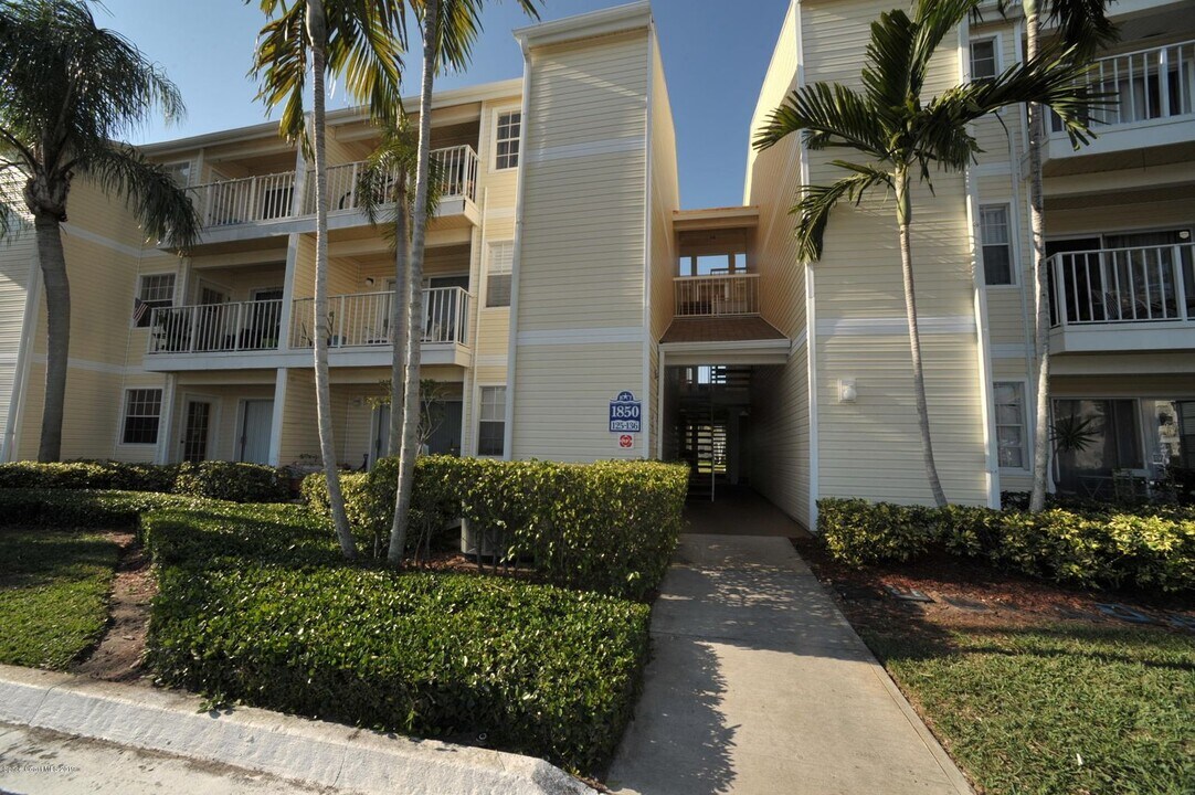 1801 Island Club Dr, Unit 75 in Indialantic, FL - Building Photo
