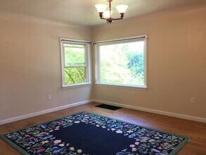 1560 NE Tagholm Rd in Poulsbo, WA - Building Photo - Building Photo