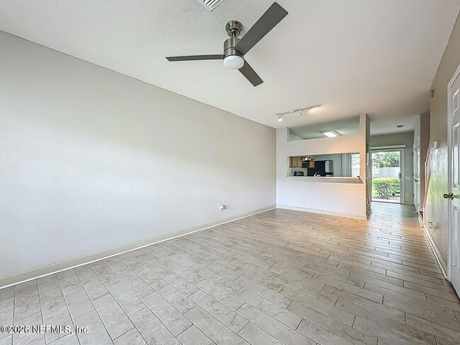 12311 Kensington Lakes Dr, Unit 104 in Jacksonville, FL - Foto de edificio - Building Photo