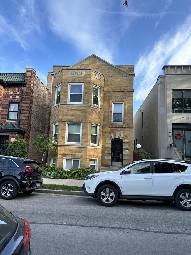 2249 W Winnemac Ave, Unit 2nd Floor