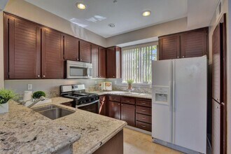 402 Terra Mesa Way in Milpitas, CA - Building Photo - Building Photo
