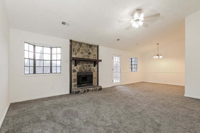 9370 Woodloop Ct, Unit 22 in Jonesboro, GA - Building Photo - Building Photo