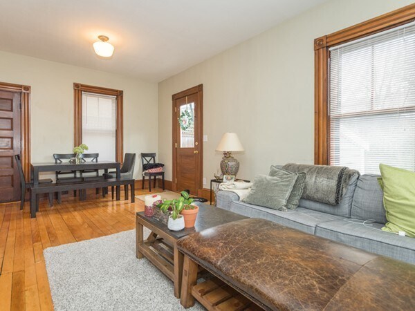 11 Aldersey St, Unit 1E in Somerville, MA - Foto de edificio - Building Photo