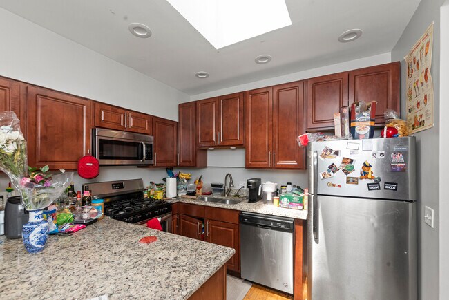 1545 W Addison St in Chicago, IL - Building Photo - Building Photo